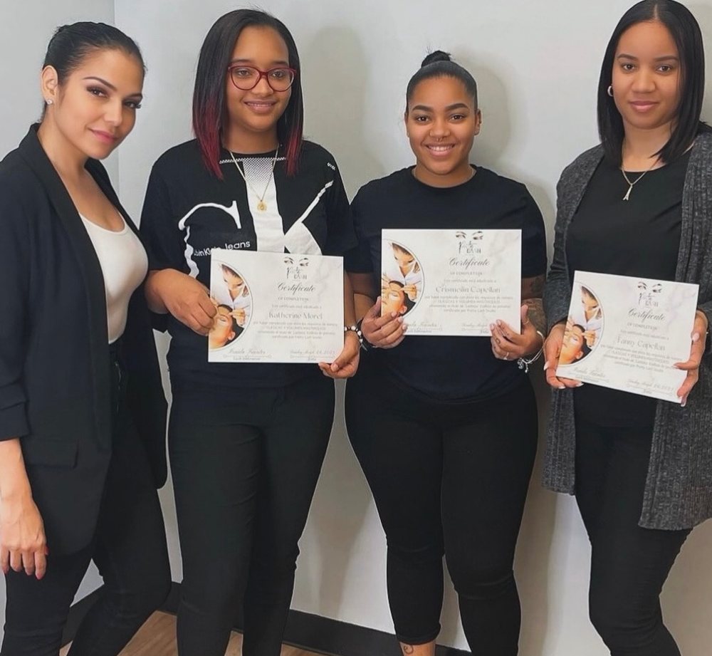 Graduates with certificates